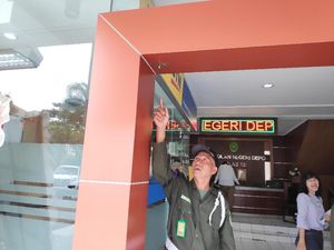 Kesaksian Satpam soal Pintu Kaca PN Depok yang Pecah Misterius Kesaksian Satpam soal Pintu Kaca PN Depok yang Pecah Misterius