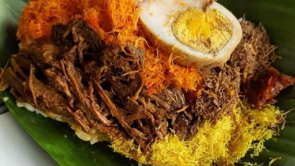 Sarapan Kenyang dan Puas dengan Nasi Krawu Berlauk Komplet