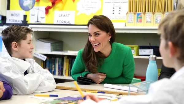 Kunjungi Anak-anak, Dress Kate Middleton Jadi Sorotan