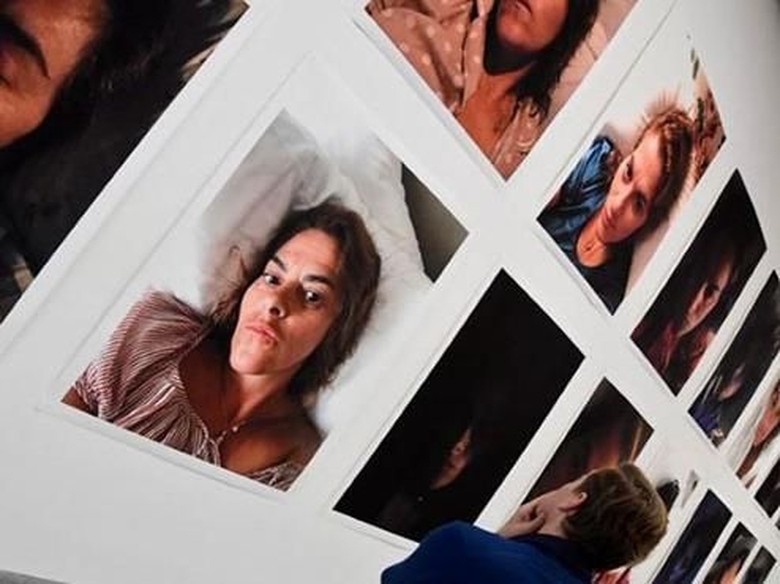 Setelah Tempat Tidur Berantakan, Tracey Emin Pamer Wajah Emosional