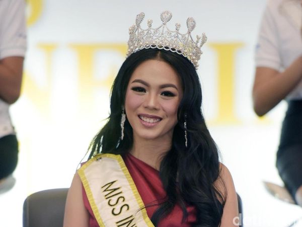 Senyum Manis Alya Nurshabrina