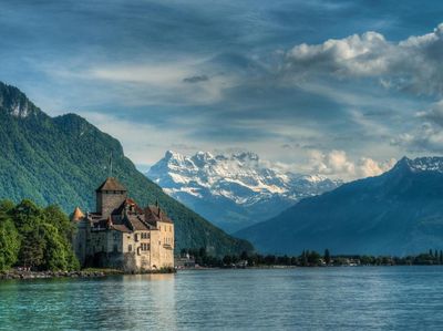 Foto Telaga Sarangan & Danau Geneva yang Disebut Sandiaga Uno
