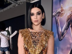 Baru Putus dari Pacar, Dua Lipa Jadian dengan Adik Gigi Hadid?