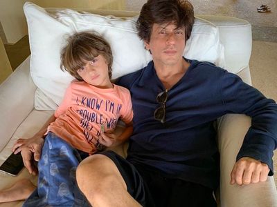 Penuh Kehangatan, 7 Momen Kedekatan Shahrukh Khan dan Anak-anak