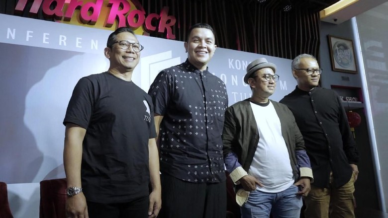 Tata Panggung Beda Konser Monokrom, Tulus Bisa Keliling Sapa Penonton