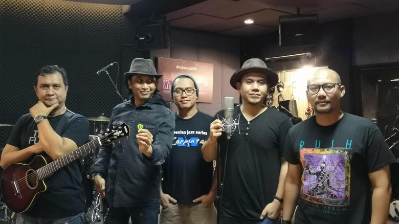 Aransemen Ulang Lagu Padi, Denny Chasmala Perhatikan Lirik