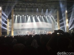 Tulus Bikin Baper Tampilkan Monokrom dengan Alunan Saluang