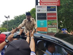 Viral Prabowo Tepak Tangan Seseorang Saat Konvoi, BPN Jelaskan Persoalannya