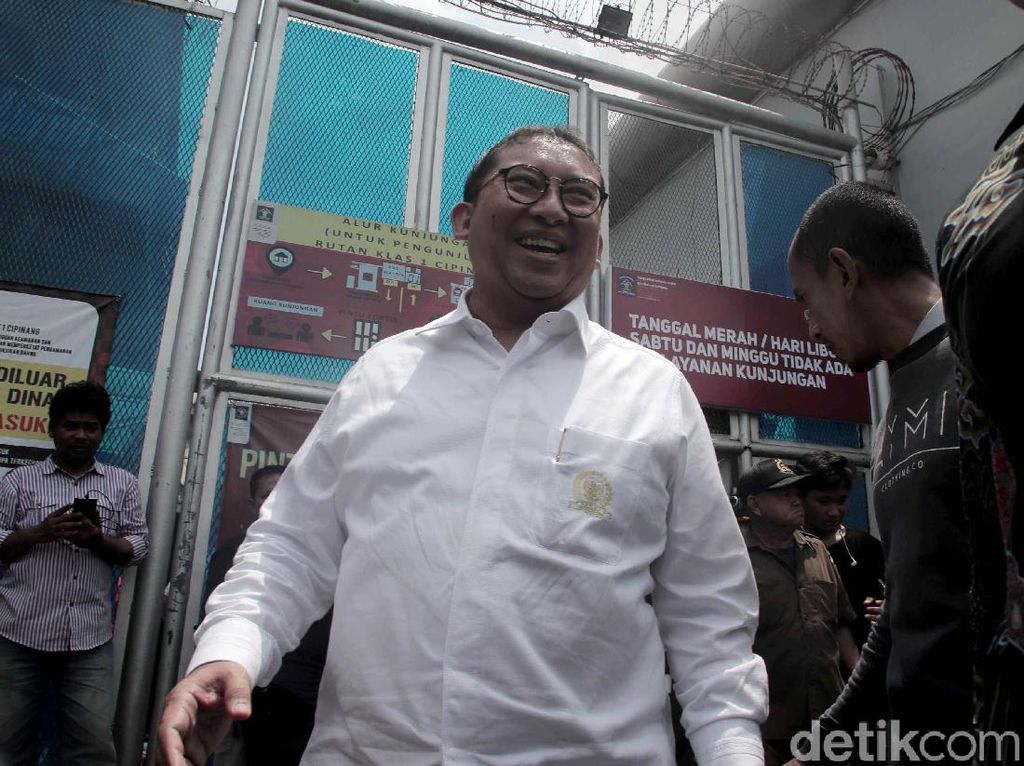 Fadli Zon Kembali Sindir Jokowi dengan Petruk Dadi Ratu Fadli Zon Kembali Sindir Jokowi dengan Petruk Dadi Ratu