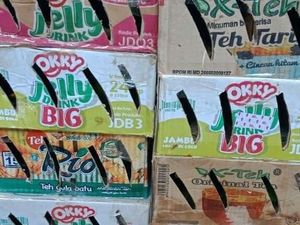 Kasihan! Burung Diselundupkan dengan Dimasukkan ke Kardus Minuman