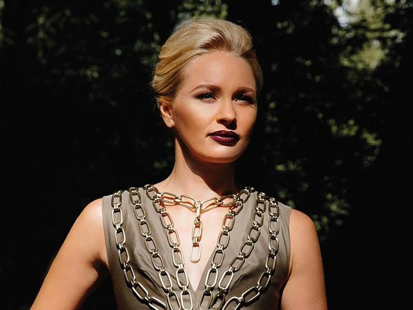 Foto Petinju Cantik yang Kejutkan Penggemar karena Berpose Topless