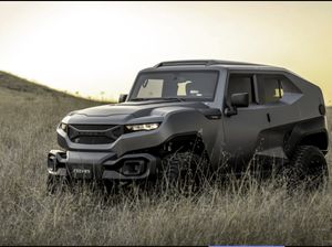 SUV Gahar Siap Terobos Hujan Peluru