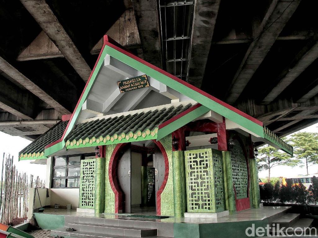 Melihat Keunikan Arsitektur Musala Babah Alun di Kolong Tol Jakarta