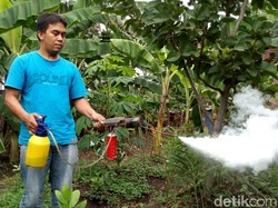 Banyaknya Kasus DB Inspirasi Pria Ini Buat Alat Fogging Portabel