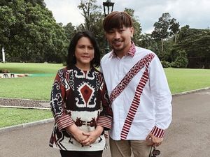 Foto: Gaya Iriana Jokowi Pakai Tenun yang Dipuji Dian Sastrowardoyo Foto: Gaya Iriana Jokowi Pakai Tenun yang Dipuji Dian Sastrowardoyo
