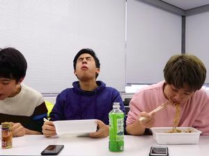 Ekspresi Orang Jepang Cicip Bubuk Cabai Indonesia, Nangis Hingga Mati Rasa