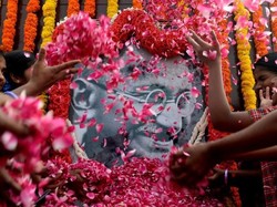 Polisi India Tangkap Wanita yang Tembak Patung Mahatma Gandhi