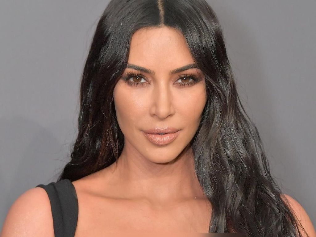 Kim Kardashian Bantu Bebaskan 17 Napi dalam 3 Bulan Kim Kardashian Bantu Bebaskan 17 Napi dalam 3 Bulan