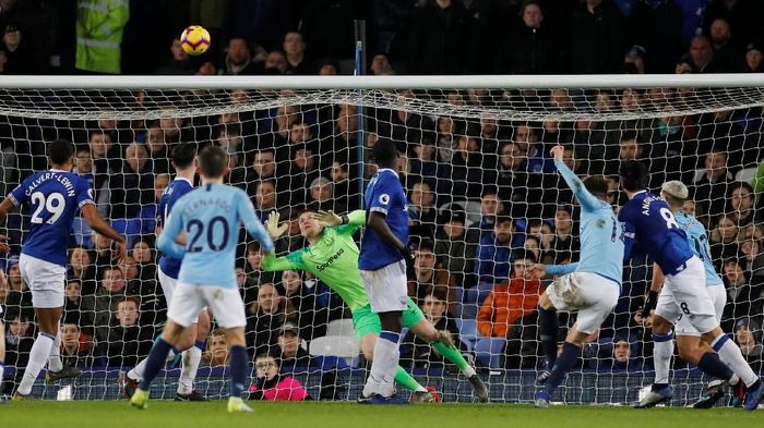Man City memuncaki klasemen sementara Liga Inggris usai menumpas Everton 2-0. Foto: Phil Noble/Reuters Man City memuncaki klasemen sementara Liga Inggris usai menumpas Everton 2-0. Foto: Phil Noble/Reuters