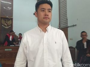 Jalani Sidang Vonis, Richard Muljadi Ditemani Istri Jalani Sidang Vonis, Richard Muljadi Ditemani Istri