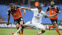 Bersama Caen, penyerang yang dikenal pekerja keras ini menarik perhatian dengan torehan lima gol dari 13 penampilan. Nantes pun meminatinya. (Foto: FRANCK PENNANT / AFP)