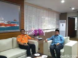 Fahri Hamzah Kunjungi Basarnas, Langsung Gelar Pertemuan Tertutup