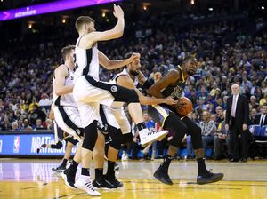 Hasil NBA: Warriors Hantam Spurs 141-102