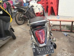 Polisi Cek Nopol Motor yang Dibanting Adi Saputra