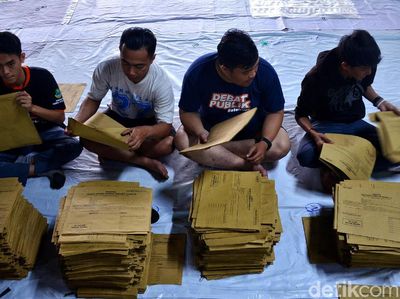 Puluhan Ribu Sampul Formulir untuk Pemilu Disusun di Bandung