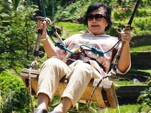 Liburan di Bali, Ahok Cerita Sosok Ibunya yang Berani dan Semangat