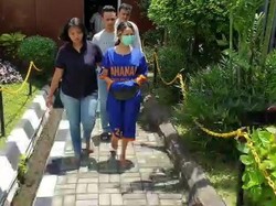 Penampakan Vanessa Angel Berbaju Tahanan Polda Jatim karena Prostitusi Online