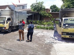 Dua Truk yang Sedang Parkir Tiba-tiba Terbakar, Polisi Selidiki