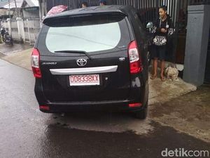 Pengendara Tewas Usai Mobil Tabrak Pagar Rumah di Makassar