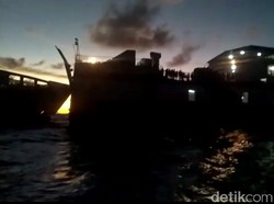Kapal Feri Terbakar di Merak