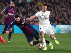 Selama sekitar setengah jam di atas lapangan, ruang gerak Messi dibatasi. Peraih Ballon dOr lima kali itu cuma mampu membuat satu kali tembakan, itupun tidak mengarah ke sasaran. Foto: Reuters