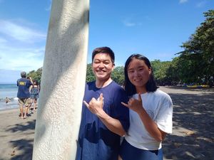 Saranghae! Turis Korea Jatuh Cinta dengan Ombak Pangandaran