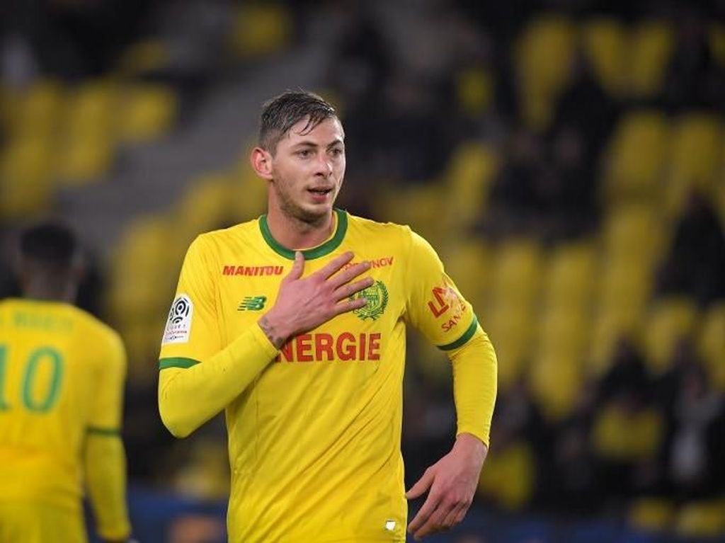 Tepuk Tangan Terakhir untuk Emiliano sala Tepuk Tangan Terakhir untuk Emiliano sala