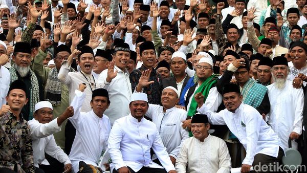 Jokowi Silaturahmi dengan Kiai dan Habib di Istana