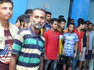 Imigrasi Medan Tangani 193 Warga Bangladesh yang Kelaparan di Ruko Imigrasi Medan Tangani 193 Warga Bangladesh yang Kelaparan di Ruko
