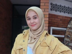 Artis Cantik Malaysia Ini Bikin Heboh karena Lepas Hijab