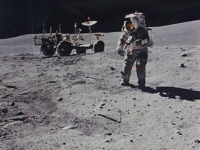 Foto Warna Pendaratan Dramatis Manusia di Bulan Akan Dilelang