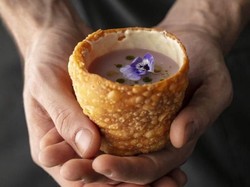 Cinta Lingkungan, Restoran Ini Ciptakan Koktail dengan Gelas Pasta