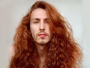 Bikin Wanita Iri, 10 Pria dengan Rambut Indah Seperti Model Iklan Sampo