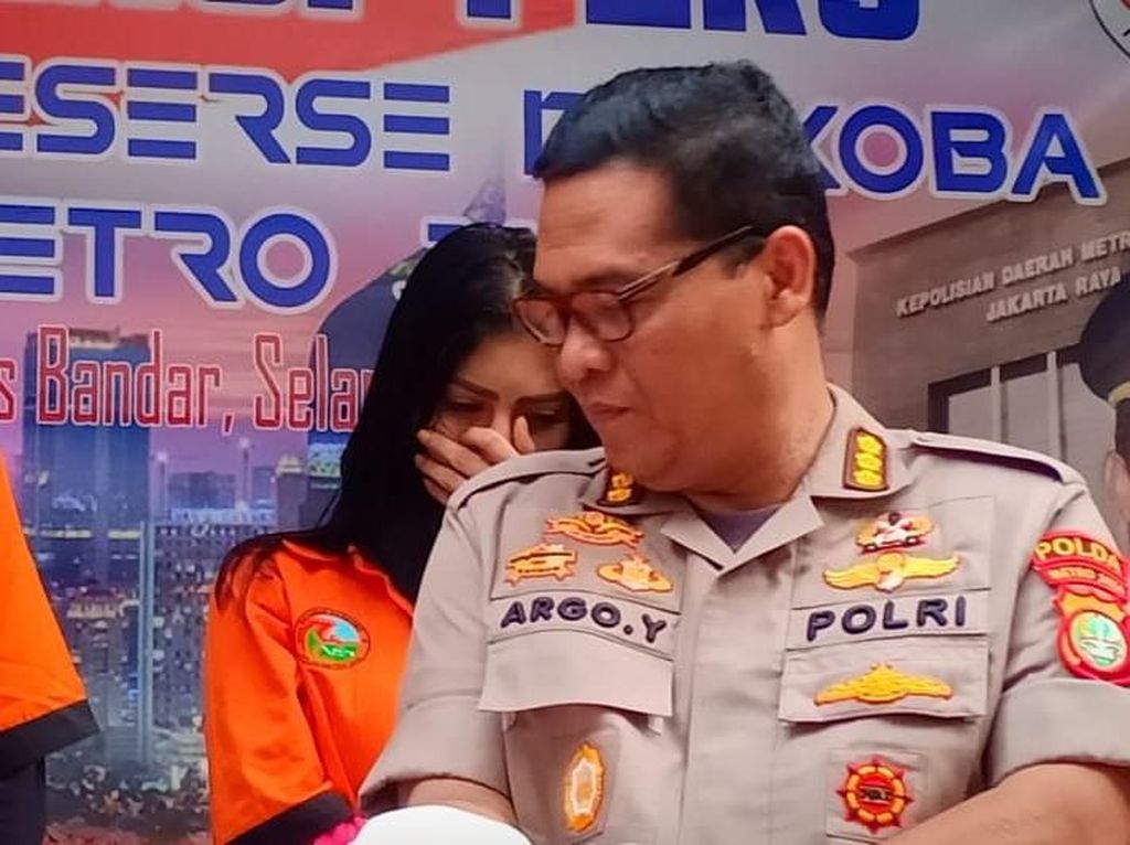 Ditangkap Sedang Nyabu Bareng, Iwan Siapanya Reva Alexa Sih? Ditangkap Sedang Nyabu Bareng, Iwan Siapanya Reva Alexa Sih?