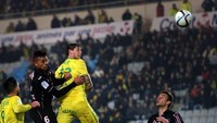 Sala semakin terasah di musim keduanya, mencetak total 15 gol dari 39 penampilan semua ajang. 12 golnya di liga menjadikannya top skorer klub lagi. (Foto: Jean-Sebastien EVRARD / AFP)
