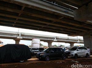 Ultimatum Kendaraan yang Parkir di Kolong Tol Becakayu