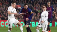 Demi mencari gol tambahan, Barca memasukkan sang superstar, Messi dan menarik Philippe Coutinho. Foto: Reuters