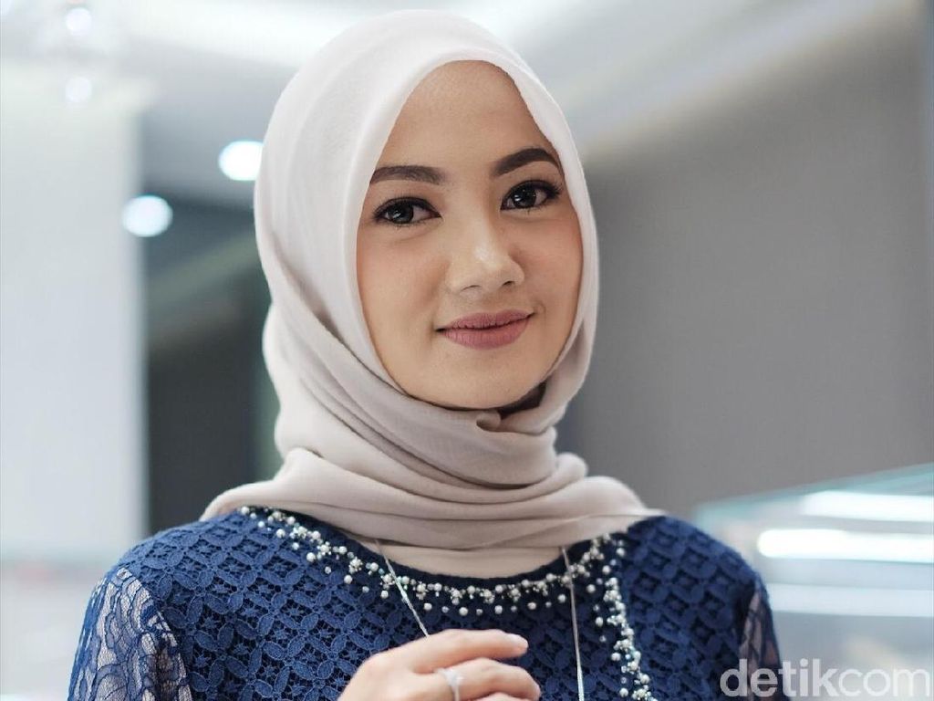 Perhiasan Berlian Ini Dibuat Khusus untuk Hijabers, Seperti Apa? Perhiasan Berlian Ini Dibuat Khusus untuk Hijabers, Seperti Apa?