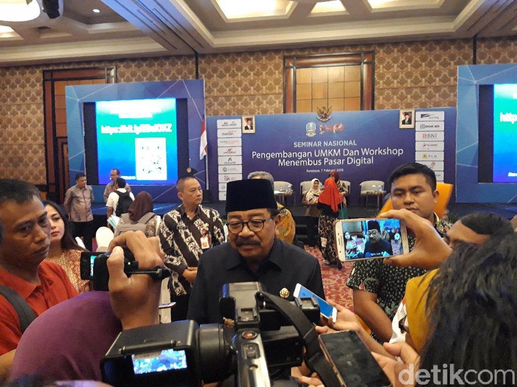 Jelang Akhir Jabatan, Pakdhe Karwo Berlabuh ke Jokowi? Jelang Akhir Jabatan, Pakdhe Karwo Berlabuh ke Jokowi?
