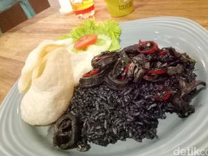 Cumi Berlumuran Tinta Hitam Bakal Bikin Makan Siang Makin Mantap Cumi Berlumuran Tinta Hitam Bakal Bikin Makan Siang Makin Mantap